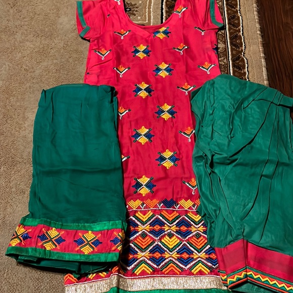 Readymade Indian Salwar Kameez - Picture 1 of 7